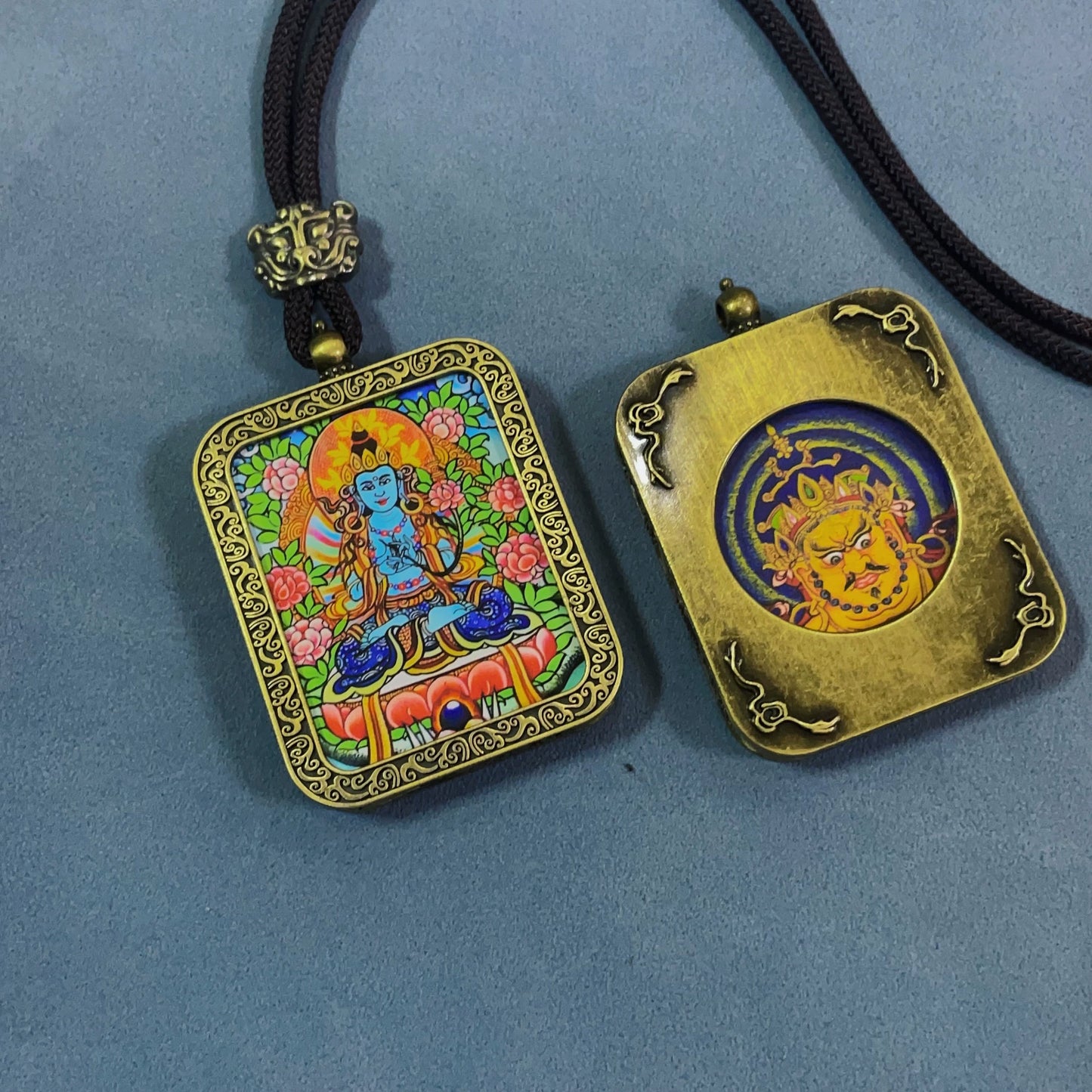 Mahasthamaprapta Bodhisattva - Handmade Tibetan Thangka Amulet Pendant (Antique Bronze)