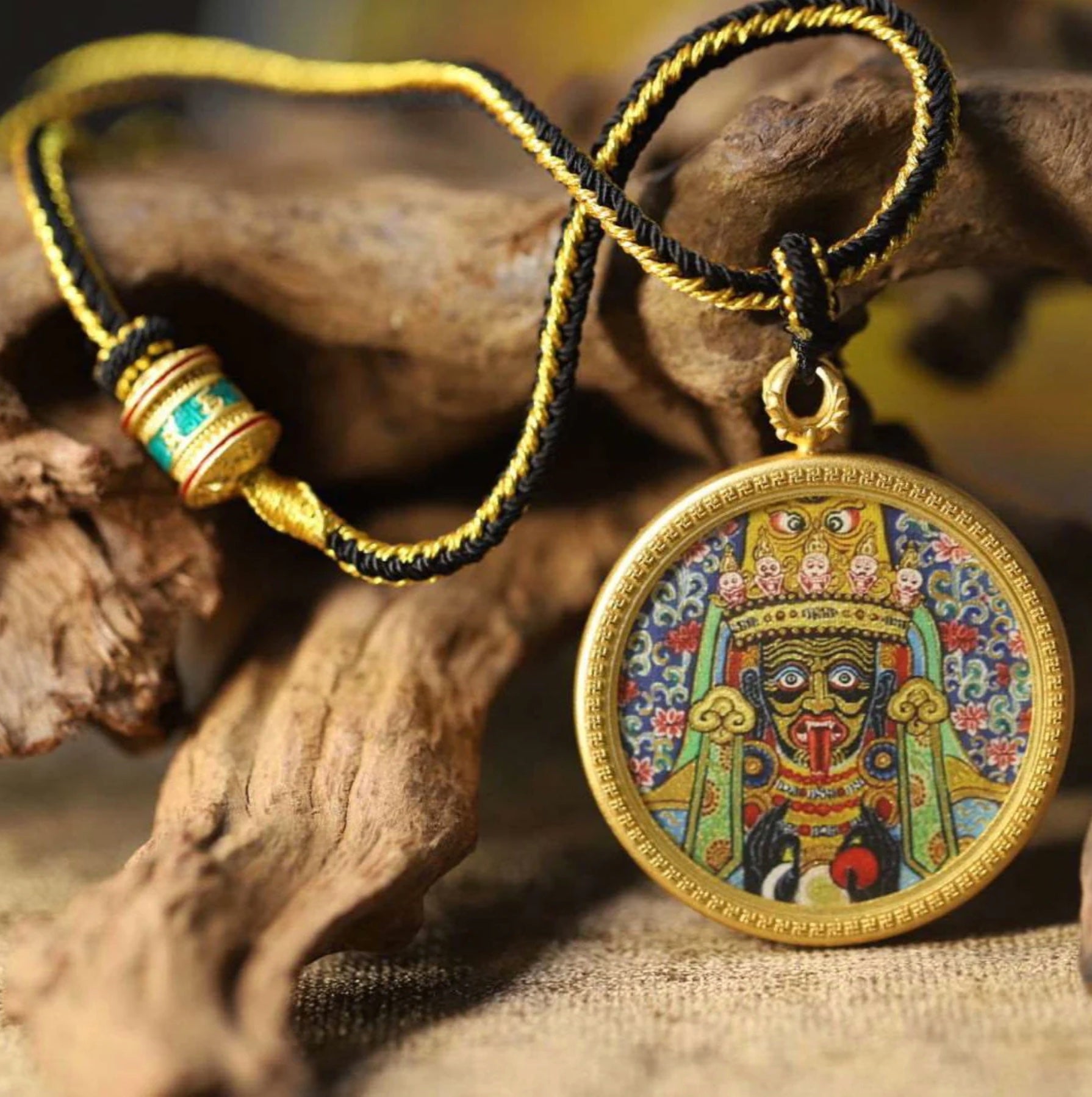 Thangka Buddha Wealth and Prosperity Zakiram Goddess of Wealth Circular Thangka Pendant - Thangka Store