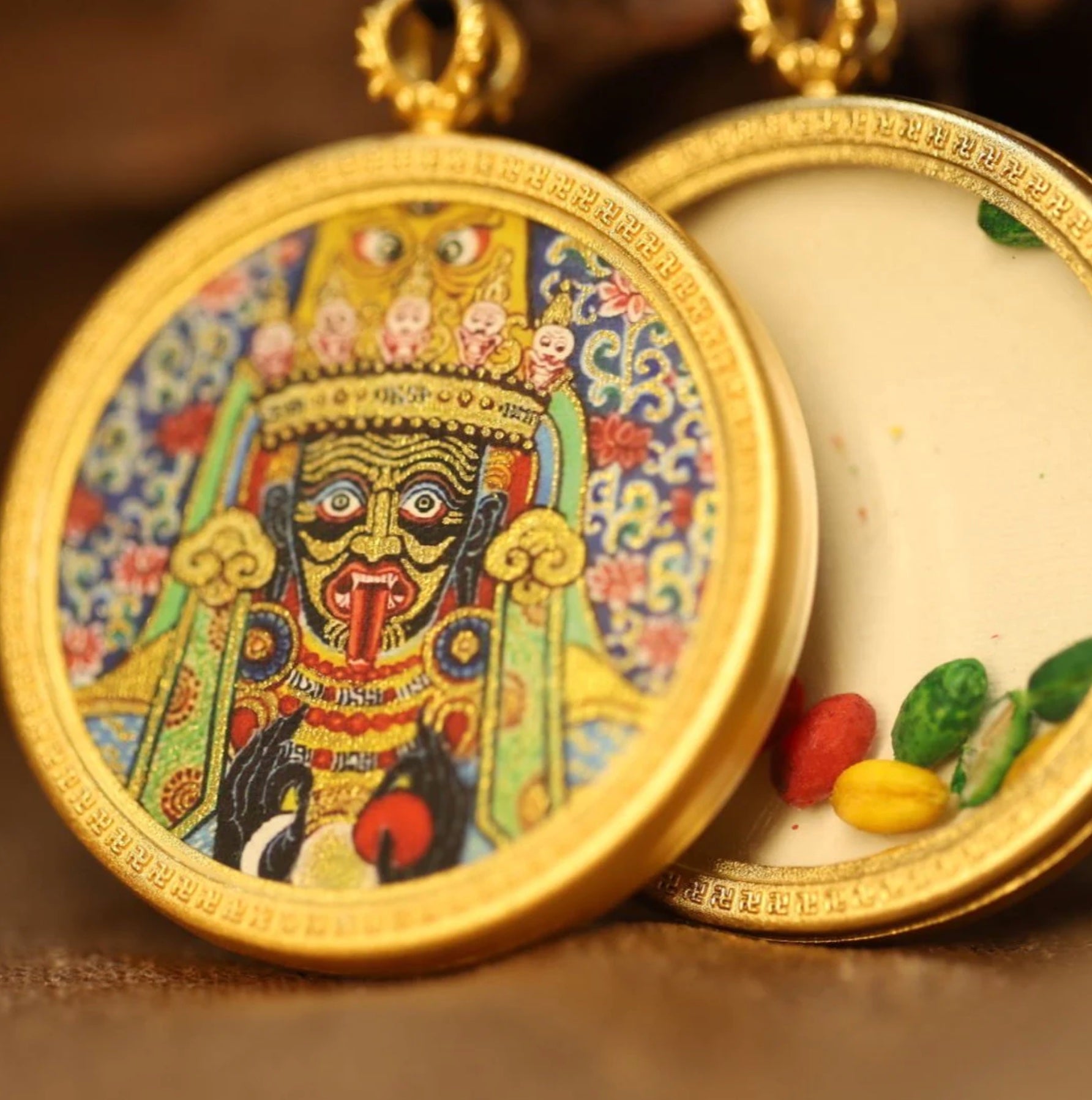 Thangka Buddha Wealth and Prosperity Zakiram Goddess of Wealth Circular Thangka Pendant - Thangka Store