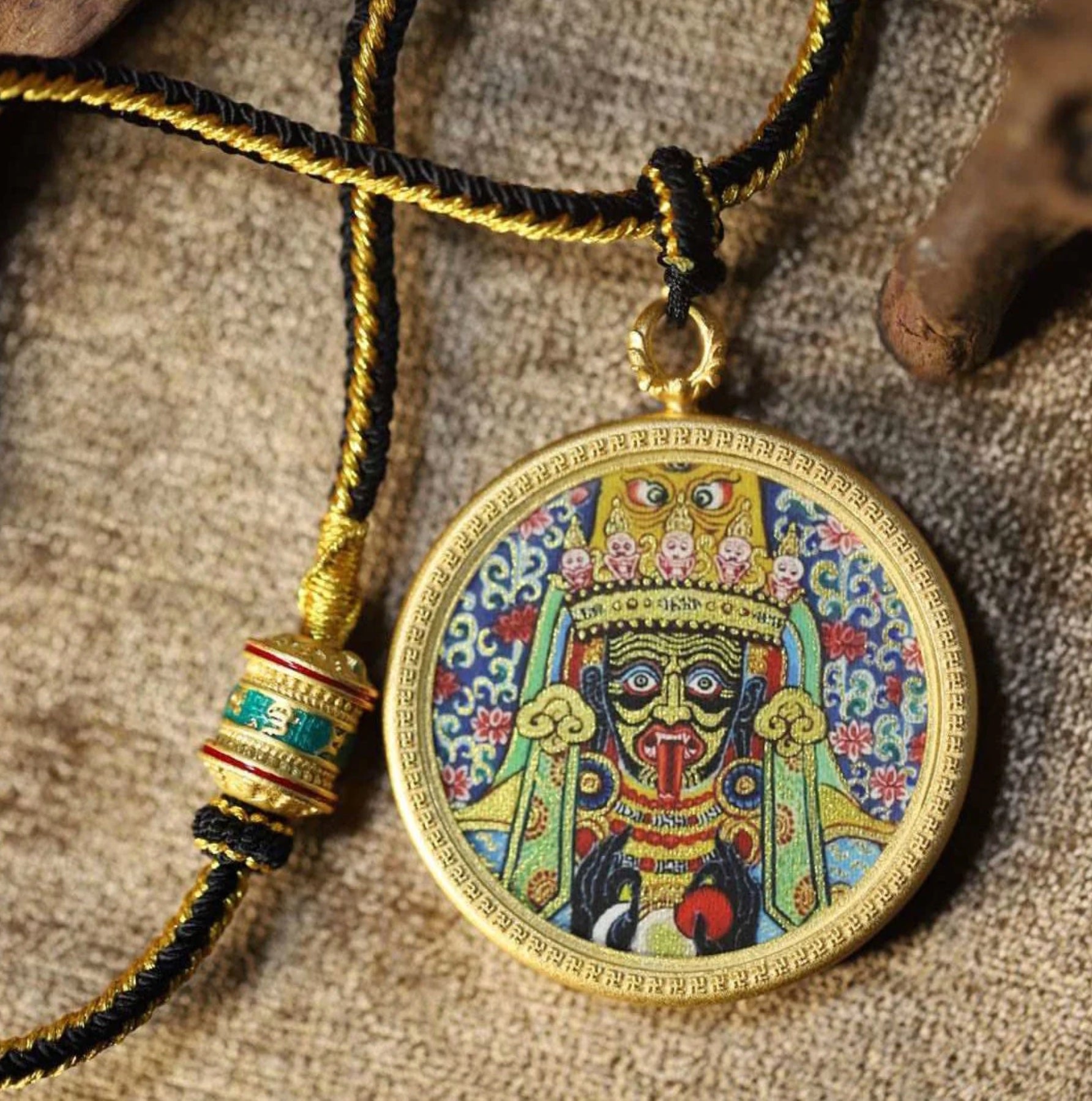 Thangka Buddha Wealth and Prosperity Zakiram Goddess of Wealth Circular Thangka Pendant - Thangka Store